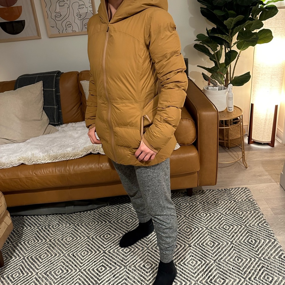 Lululemon wonderpuff jacket like new size 4